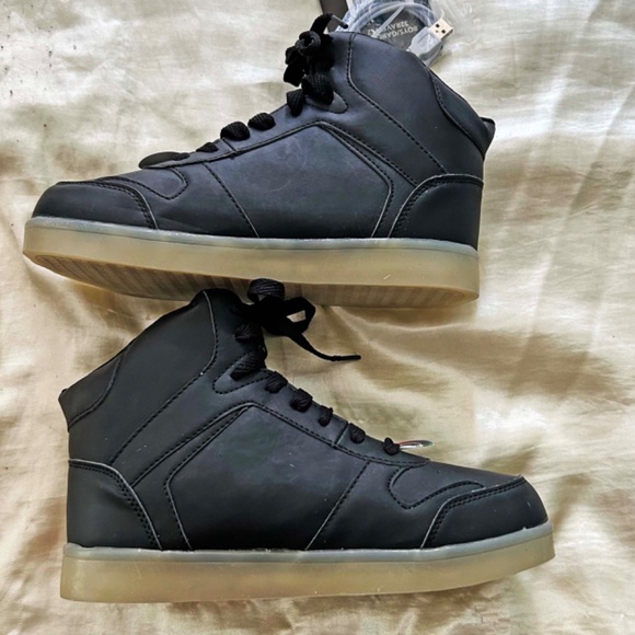 SHOES LITE-UP, MULTICOLOUR LIGHTS IN BOTH SOLE EDGES, EQUAL TO LADIES SIZE 8, - Picture 5 of 12